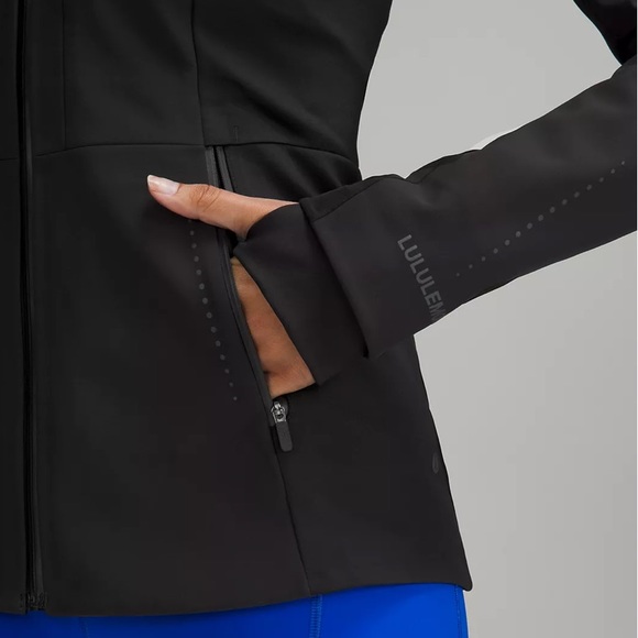 🆕Lululemon Cross Chill RepelShell Hooded Jacket in Black - Picture 11 of 17